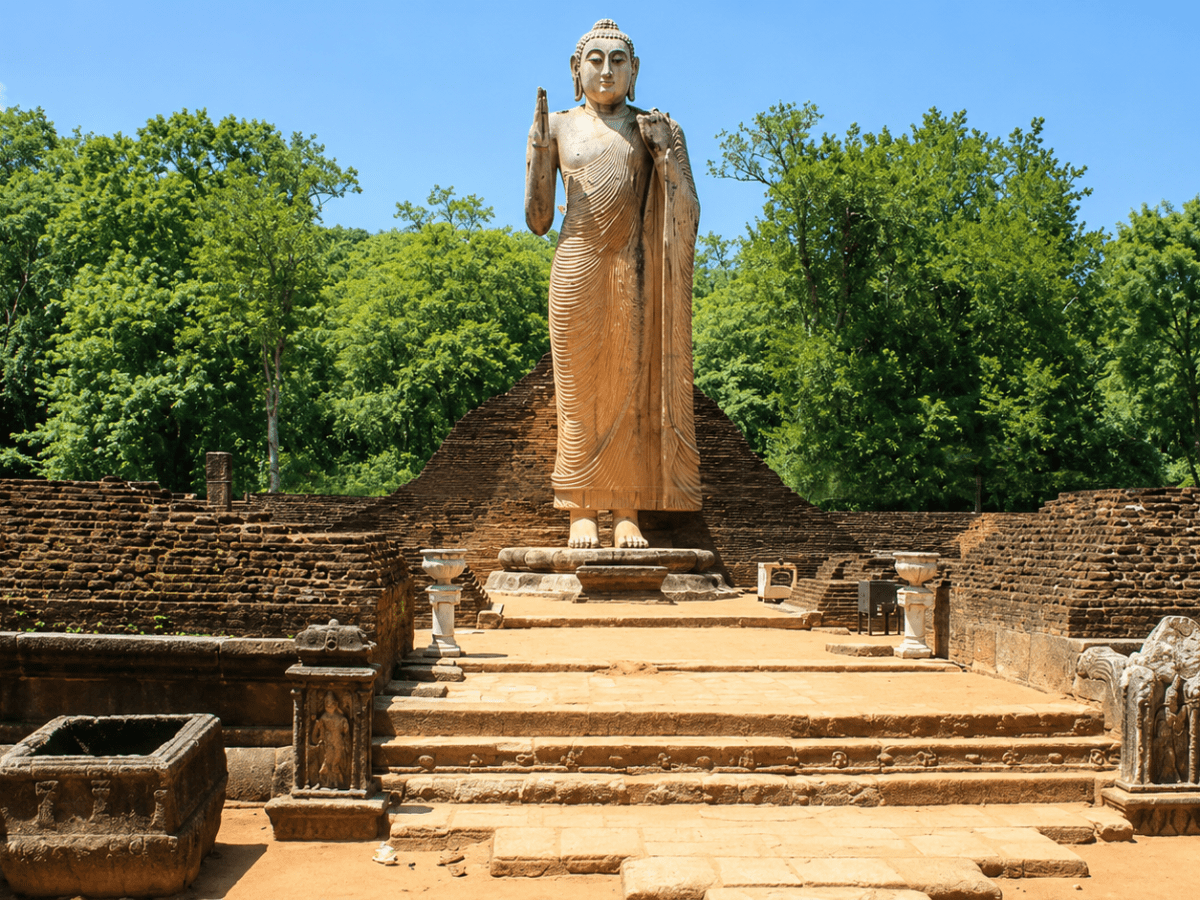 Maligawila Buddha Statue 
